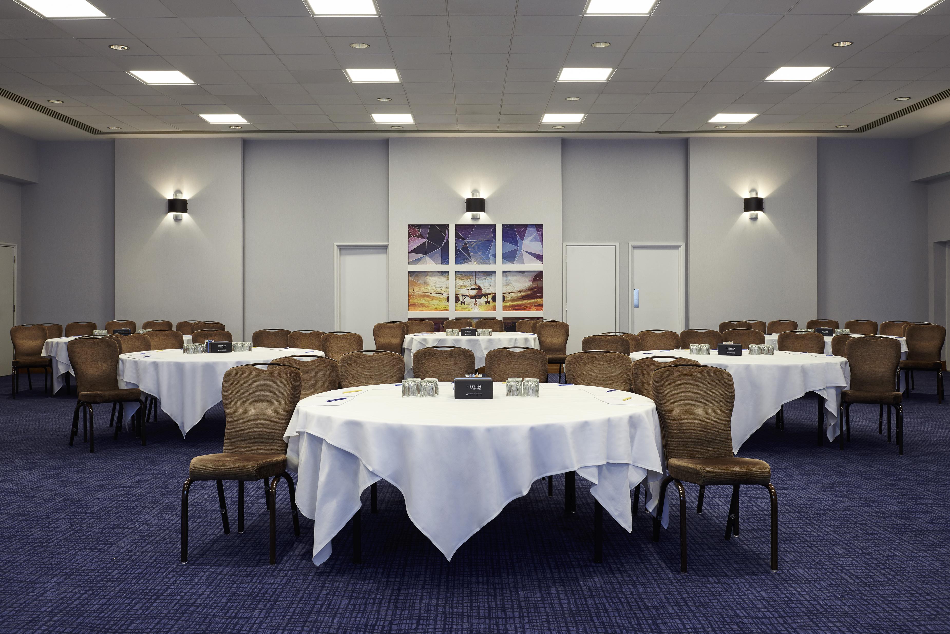 Novotel London Stansted Airport Stansted Mountfitchet Bagian luar foto