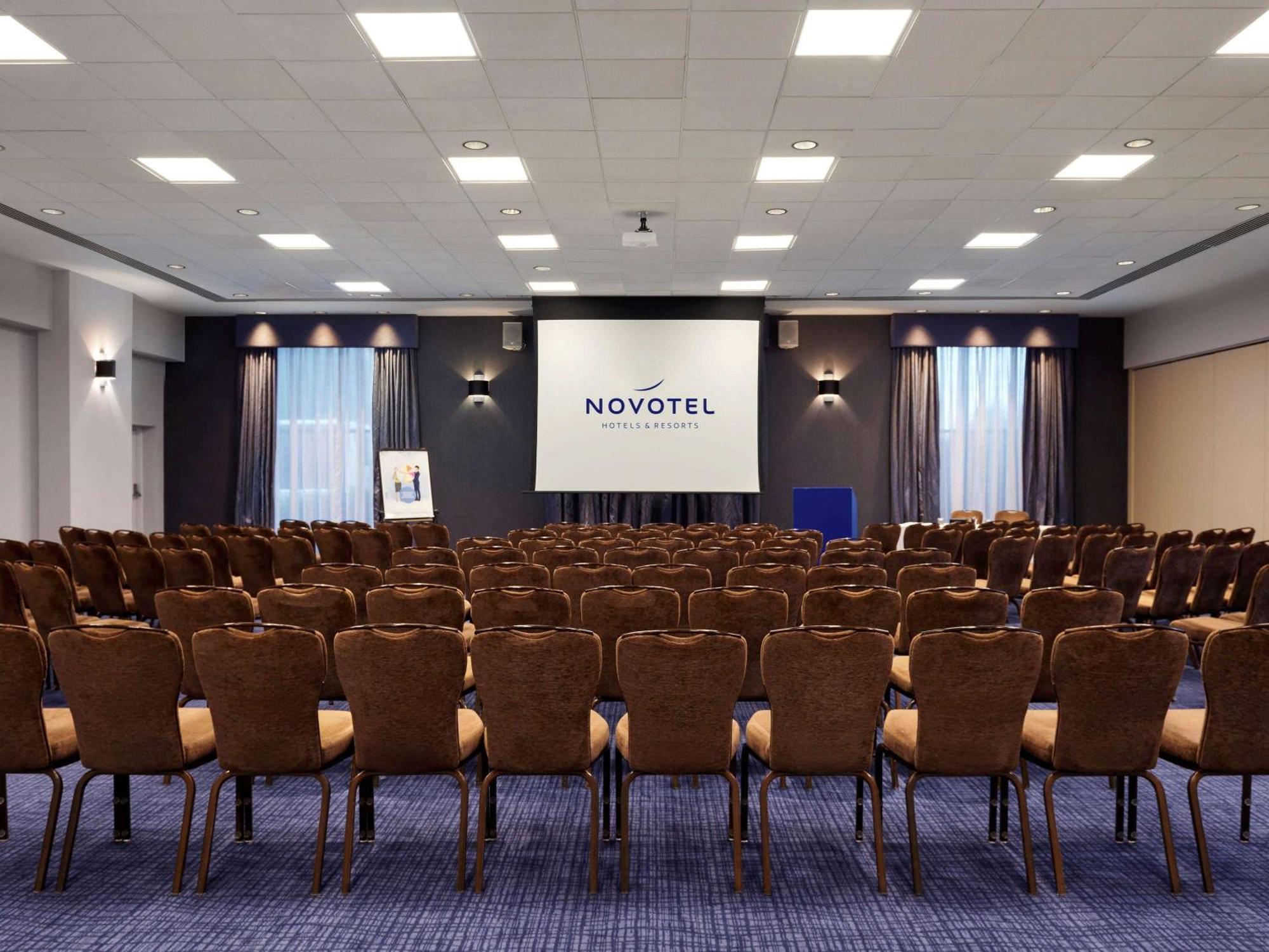 Novotel London Stansted Airport Stansted Mountfitchet Bagian luar foto