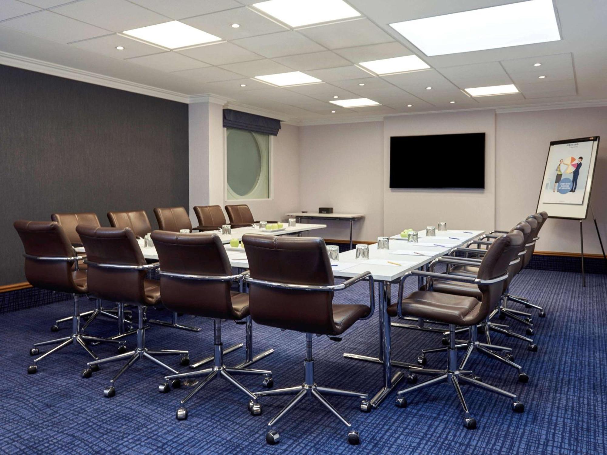Novotel London Stansted Airport Stansted Mountfitchet Bagian luar foto