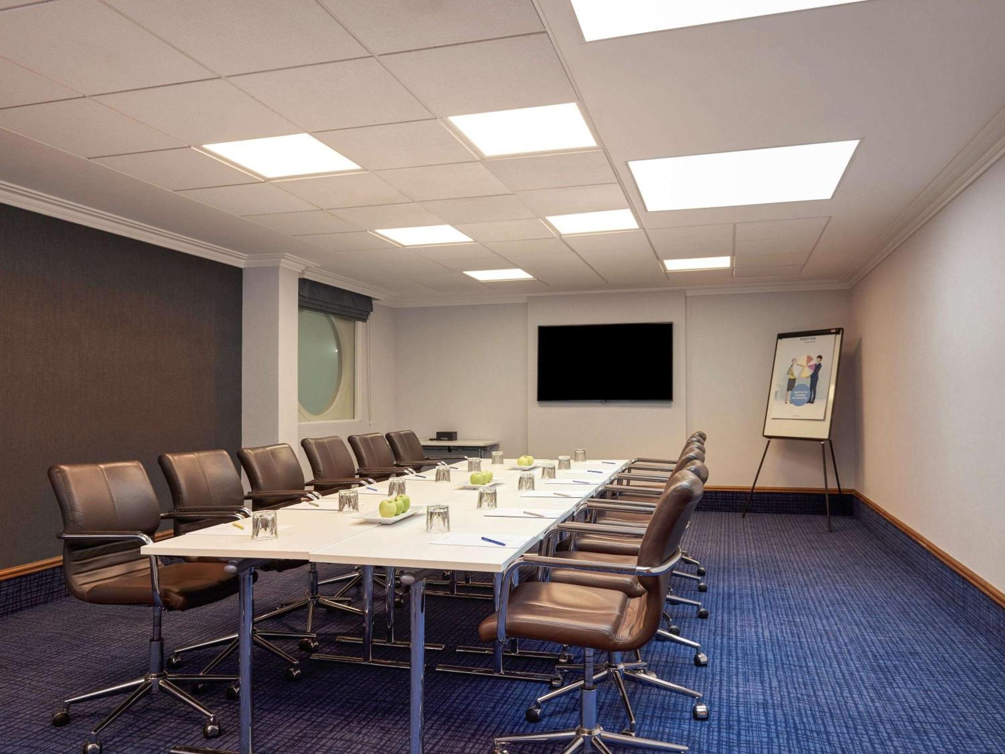 Novotel London Stansted Airport Stansted Mountfitchet Bagian luar foto