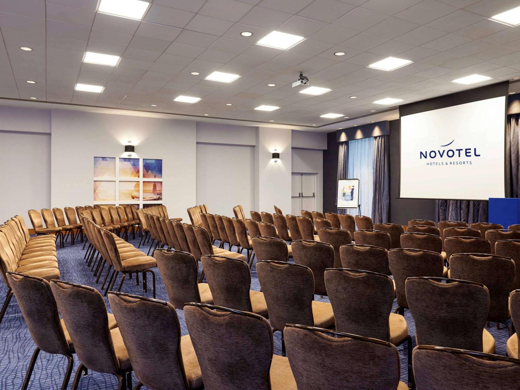 Novotel London Stansted Airport Stansted Mountfitchet Bagian luar foto