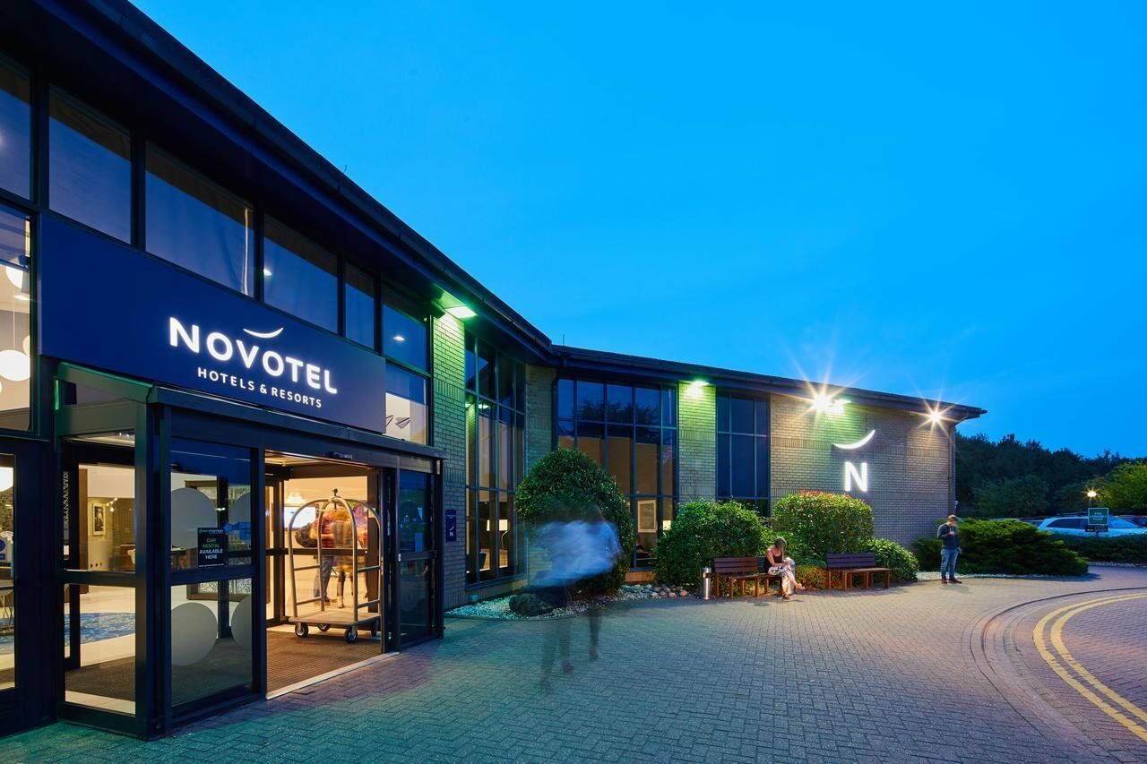 Novotel London Stansted Airport Stansted Mountfitchet Bagian luar foto